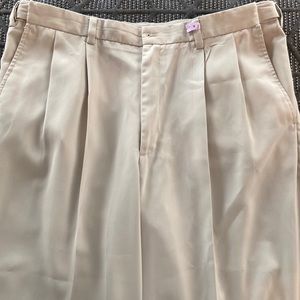 Mens Axcess cuffed dress pants. Size 38/32.